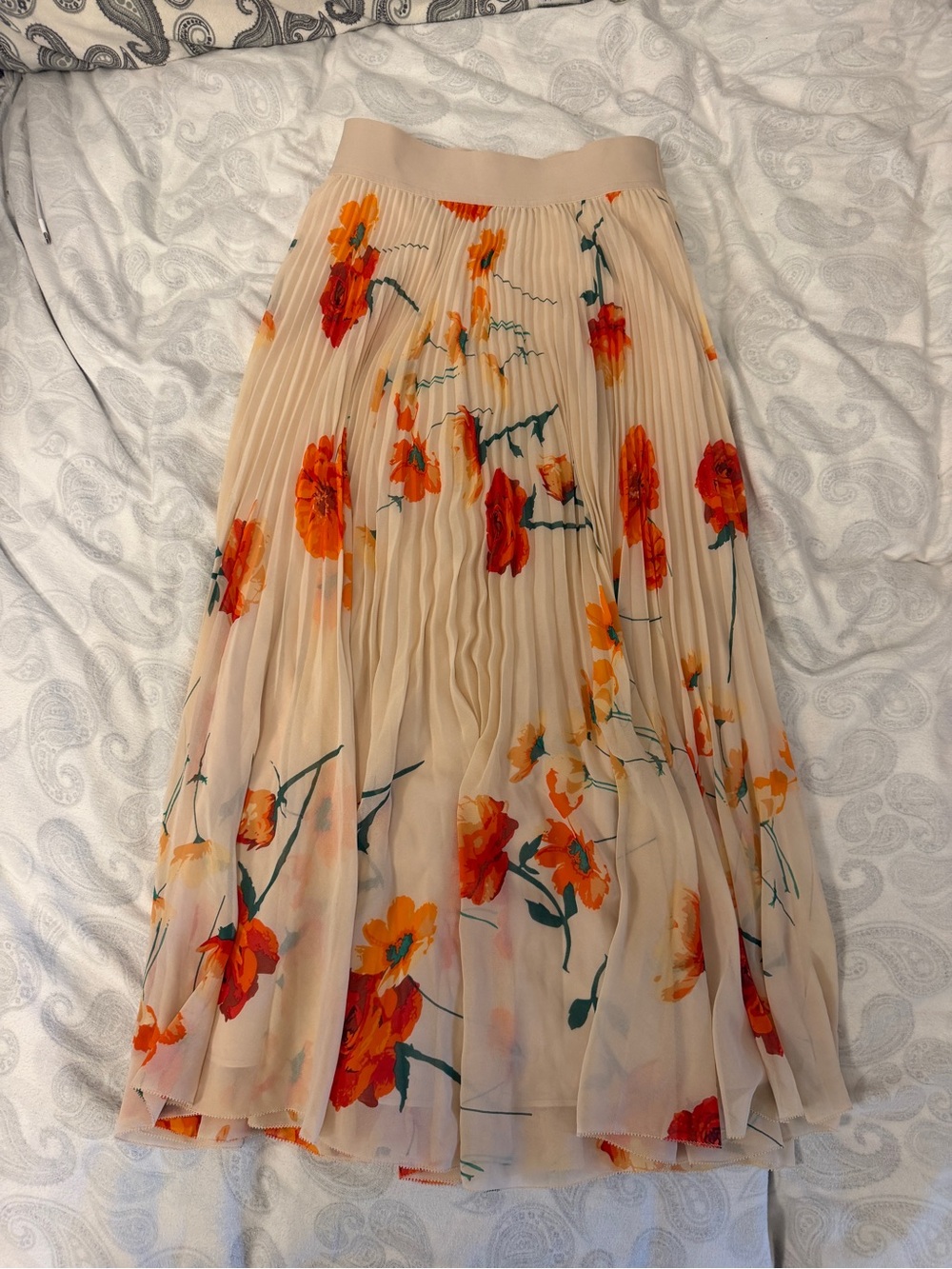 Wilfred pleated Midi Skirt - tan with Orange Red Flowers